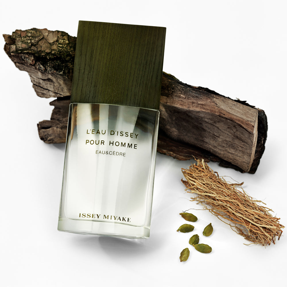 Issey Miyake L'Eau d'Issey Pour Homme Eau & Cèdre Eau de Toilette Intense Spray 50ml - Additional 2