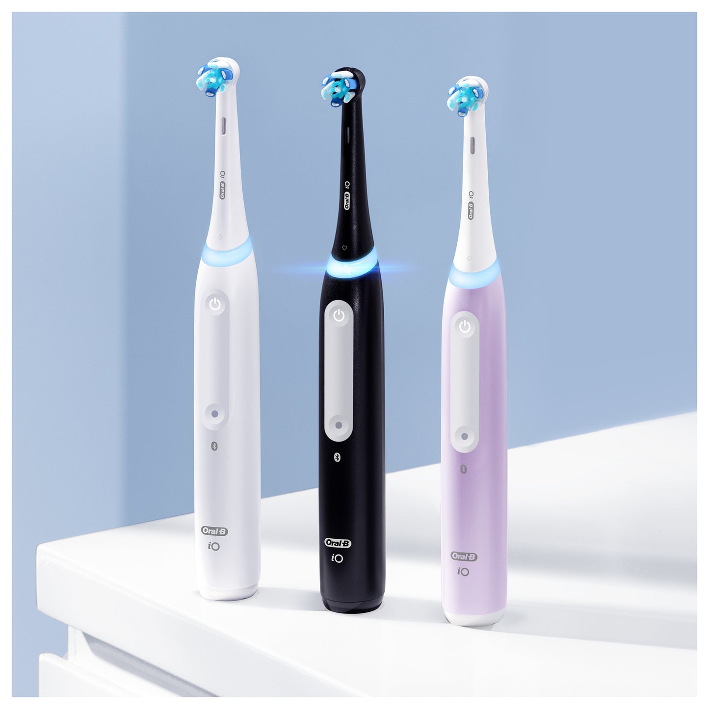 Oral-B iO 4 White Electric Toothbrush with Travel Case - Additional 1